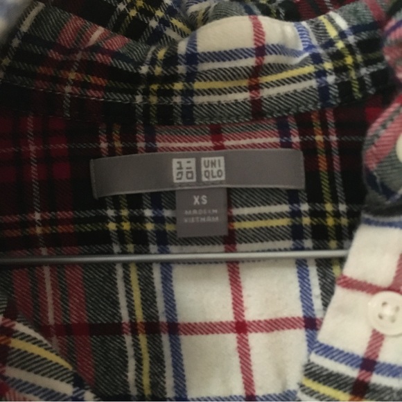 Uniqlo Plaid Flannel Button Down Shirt - Picture 2 of 2